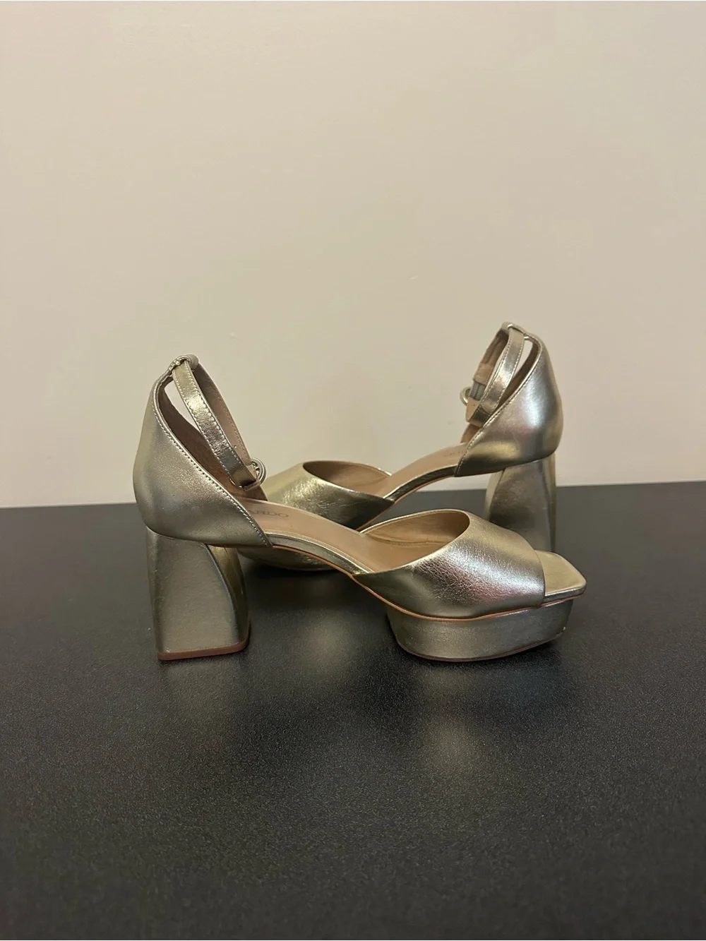 Bernardo Women's Raleigh Metallic Gold Block Heel Platform Sandals Size 8.5 M